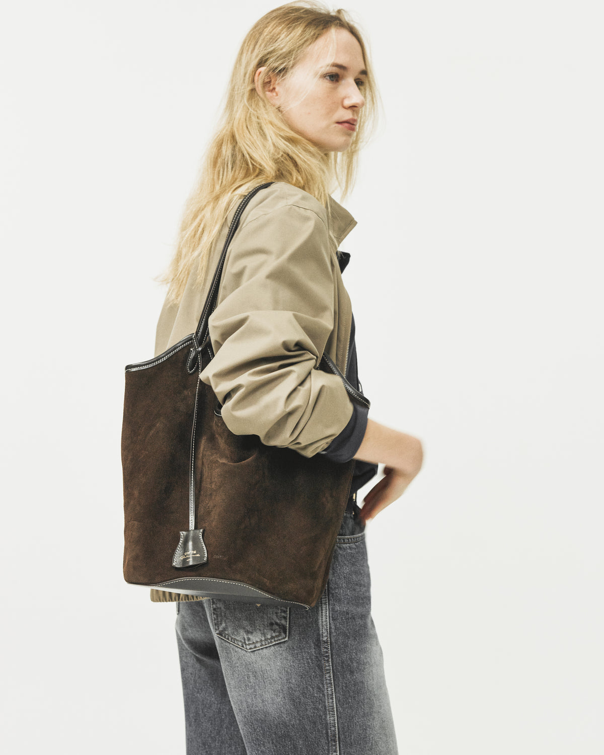 Duras Medium Dark Brown